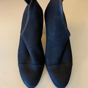 Arche Heeled Booties